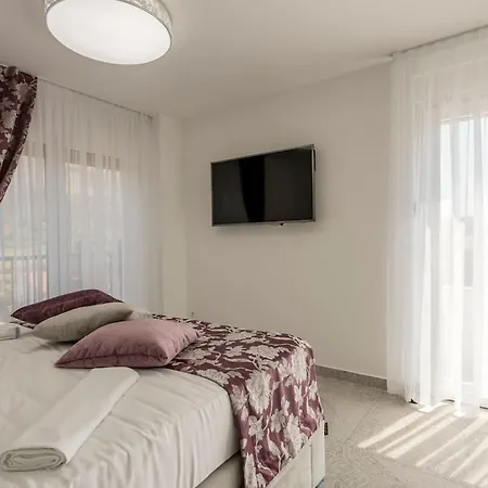 Luxe With Pool, Jacuzzi, And Sauna Villa *