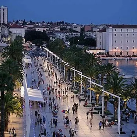 Luxe With Pool, Jacuzzi, And Sauna
