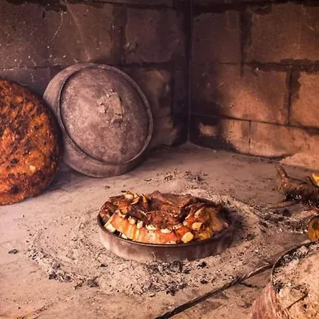 Luxe With Pool, Jacuzzi, And Sauna Tugare