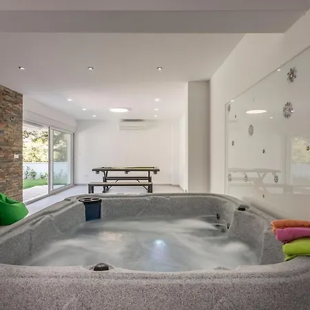 Luxe With Pool, Jacuzzi, And Sauna * Tugare