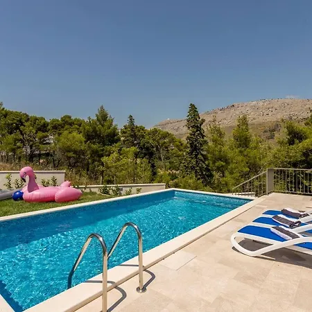 Luxe With Pool, Jacuzzi, And Sauna Villa *