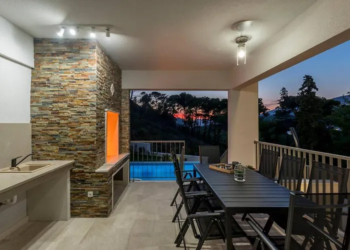 Luxe With Pool, Jacuzzi, And Sauna