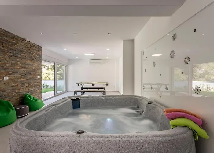 Luxe With Pool, Jacuzzi, And Sauna * Tugare