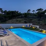 Villa Luxe With Pool, Jacuzzi, And Sauna