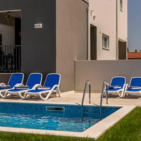 빌라 Luxe With Pool, Jacuzzi, And Sauna Tugare
