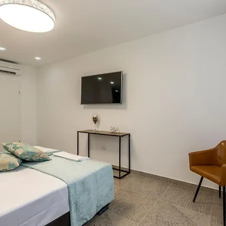 Luxe With Pool, Jacuzzi, And Sauna 빌라 Tugare