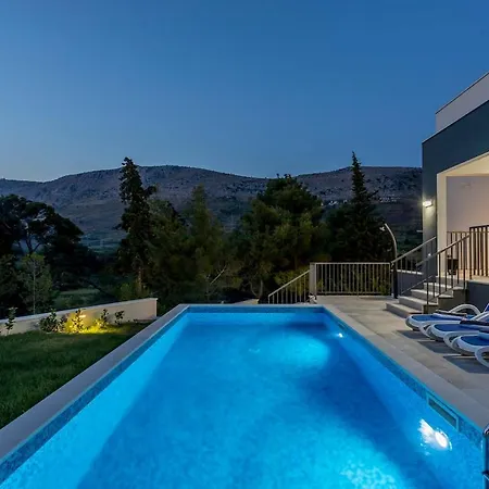 Luxe With Pool, Jacuzzi, And Sauna *
