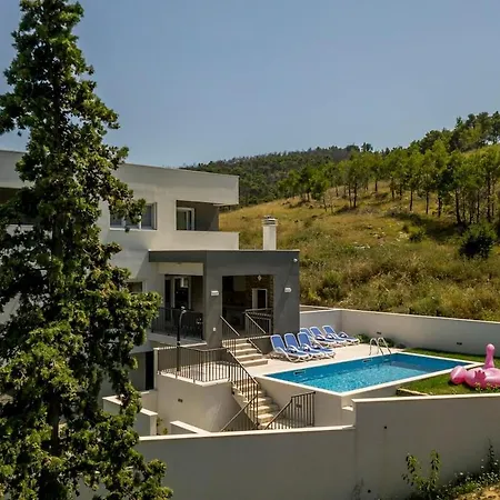 Luxe With Pool, Jacuzzi, And Sauna 빌라