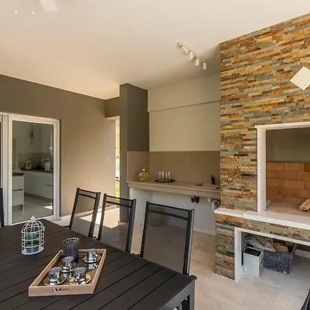Luxe With Pool, Jacuzzi, And Sauna 빌라 Tugare