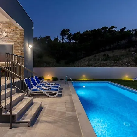 Luxe With Pool, Jacuzzi, And Sauna 빌라 *