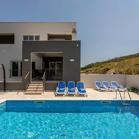 Luxe With Pool, Jacuzzi, And Sauna 빌라