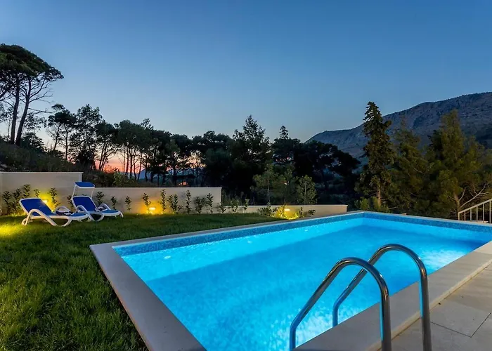 Villa Luxe With Pool, Jacuzzi, And Sauna