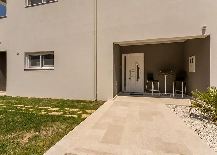 Luxe With Pool, Jacuzzi, And Sauna