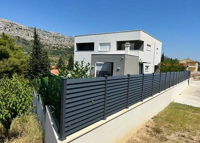 Luxe With Pool, Jacuzzi, And Sauna Villa Tugare